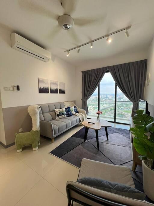 The Edge United Point Apartment *