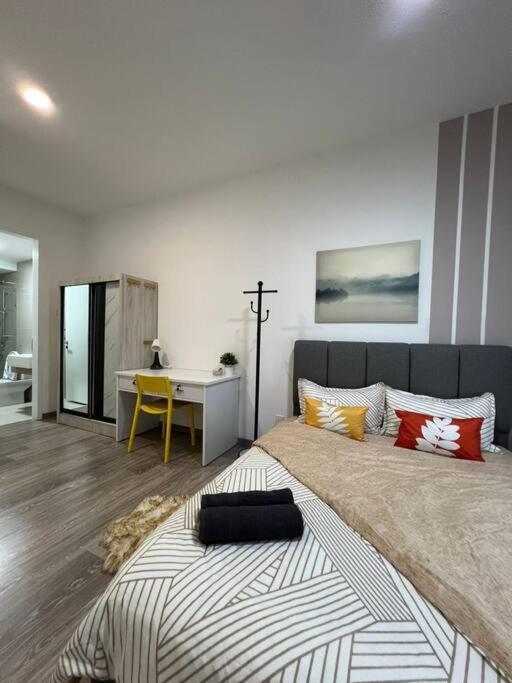 The Edge United Point Apartment